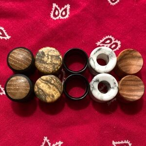 9/16” plugs/gauges